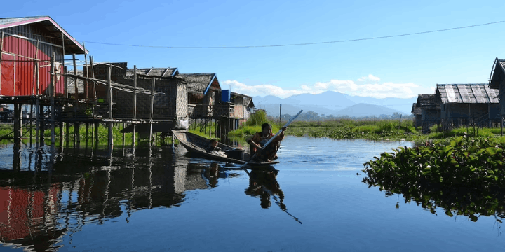 Ikonografi Nelayan Intha, Seni Mendayung dengan Kaki