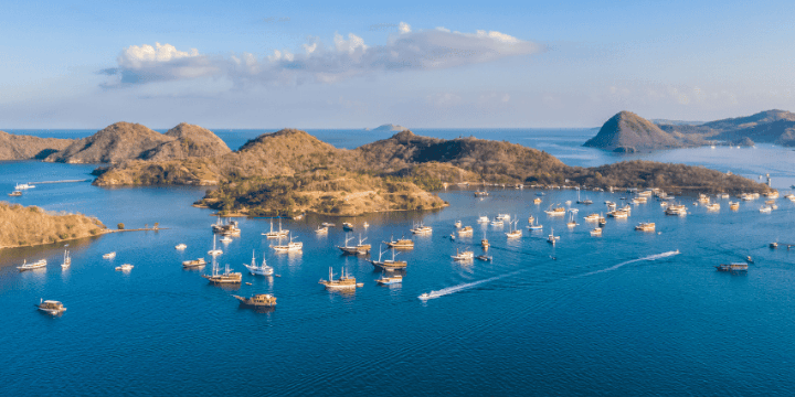 Pilihan Moda Wisata, Sailing vs Stay di Darat