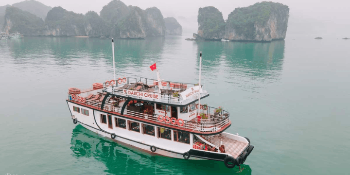 Berlayar di Teluk Lan Ha, Alternatif Teluk Ha Long yang Lebih Tenang