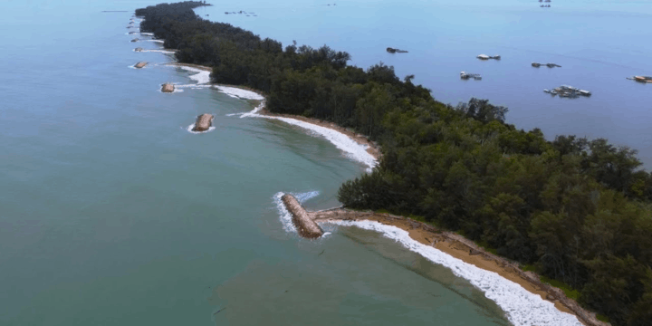 Geografi Unik Pelumpong Spit, Formasi Daratan yang Memisahkan Dua Dunia