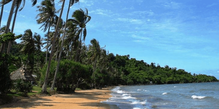 Keindahan Pantai Barat, Pusat Aktivitas Utama Pulau