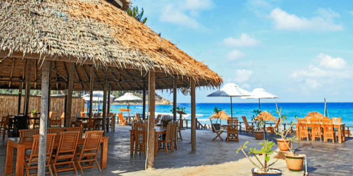 Kuliner Khas dan Pengalaman Makan di Tepi Laut