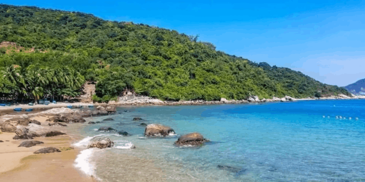 Pantai-Pantai Eksotis Pulau Cham, Pasir Putih dan Ketenangan yang Hakiki