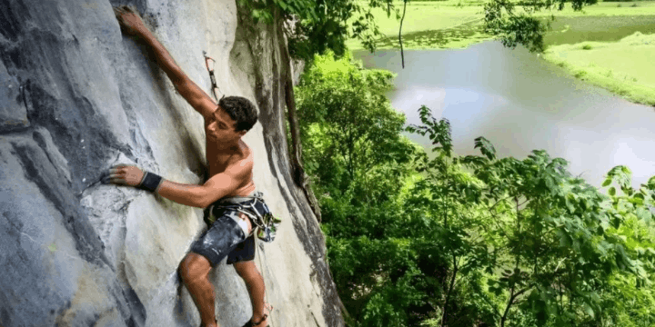 Tantangan Panjat Tebing, Menaklukkan Dinding Karst