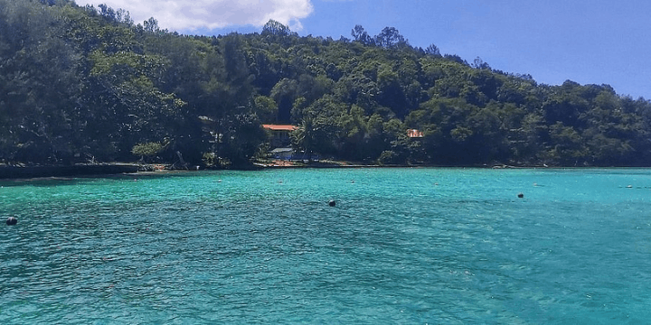 Lokasi Strategis Pulau Sapi di Jantung Taman Laut Tunku Abdul Rahman