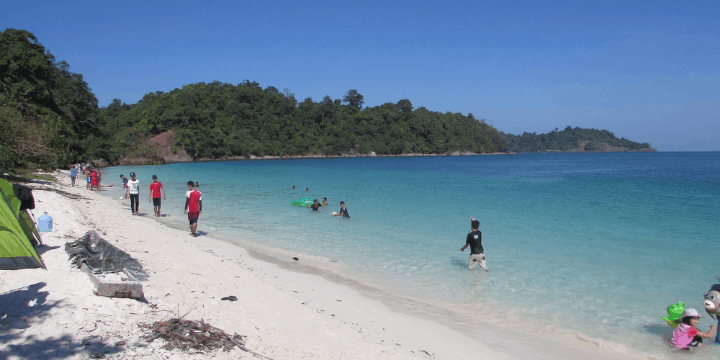 Pesona Visual Harris Island, Garis Pantai yang Tak Berujung